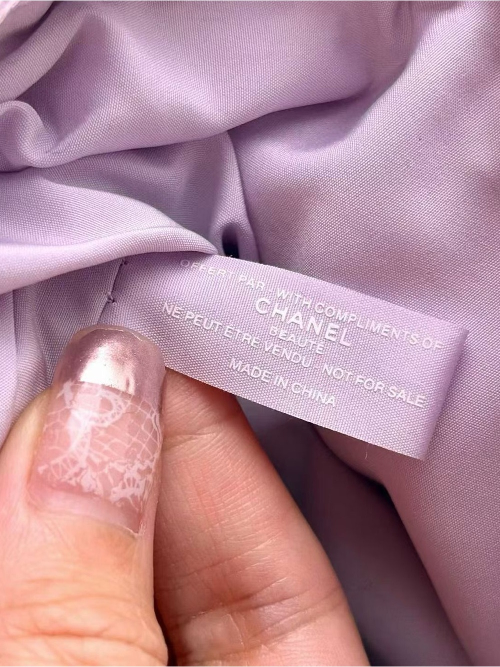 CHANEL Beauté Lilac purple Camellia Cosmetic Pouch NIB - Picture 3 of 4